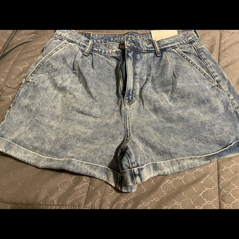 AE Mom shorts